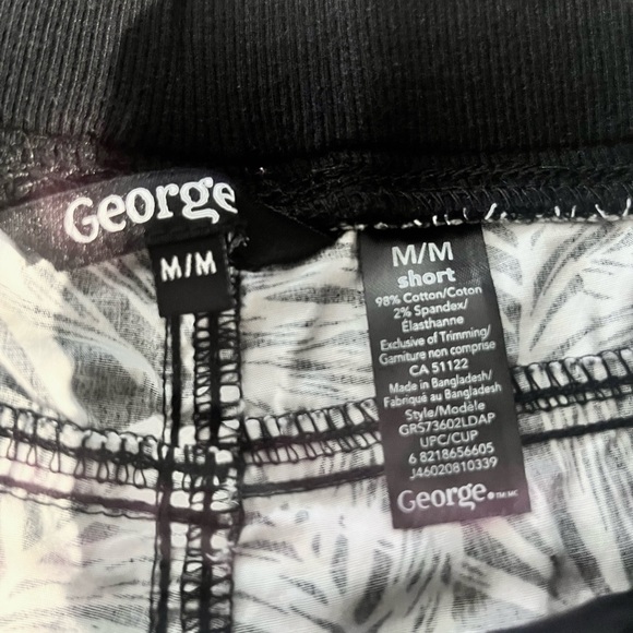 Women’s beach shorts. Medium. Black and white palm fronds. Gently worn - Picture 2 of 4